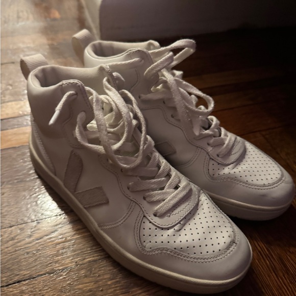 Veja White High-Top Sneakers - Picture 4 of 4